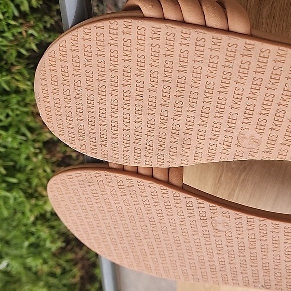 Tkees beige/tan slide Size 7 - Picture 8 of 10